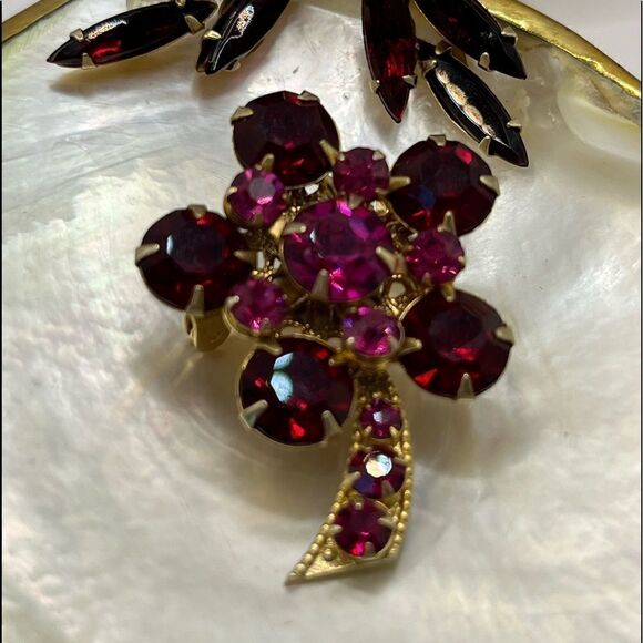 Weiss vintage set of clip earrings and brooch set - Picture 7 of 9